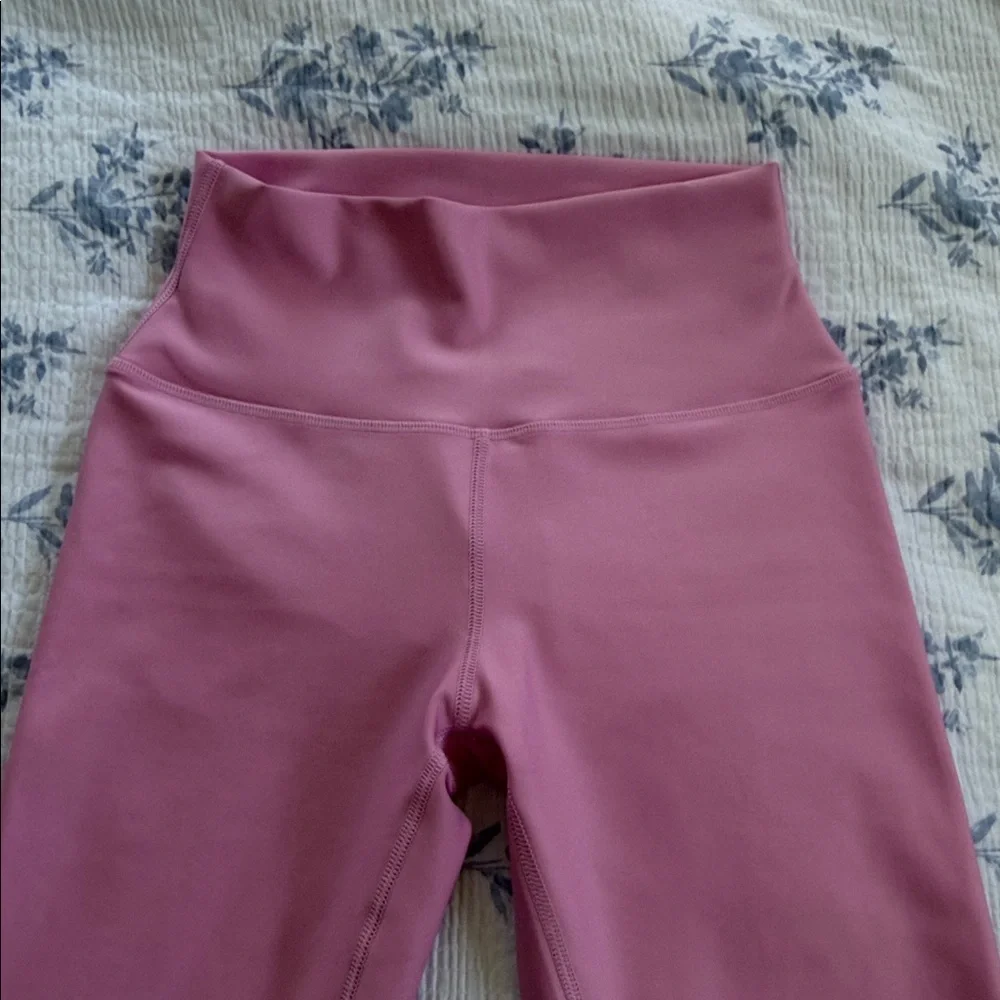 Alo Yoga pink leggings